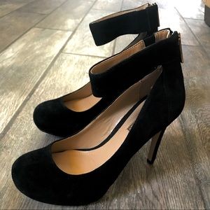 BCBG round-toe platforms